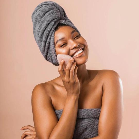 Éponge faciale Konjac à l'argile rose peaux sèches, sensibles et réactives